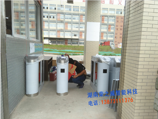 長沙伸縮門,長沙電動(dòng)門,長沙電動(dòng)伸縮門,長沙伸縮門,長沙電動(dòng)伸縮門廠